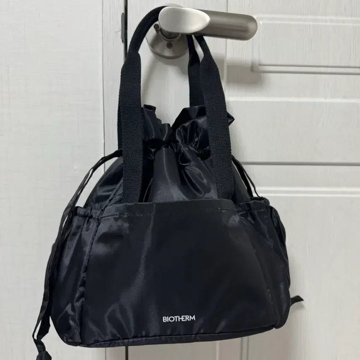 [BUNJANG] Biotherm Black Shoulder Bag Travel Bag / 비오템 블랙 숄더백 여행용 가방