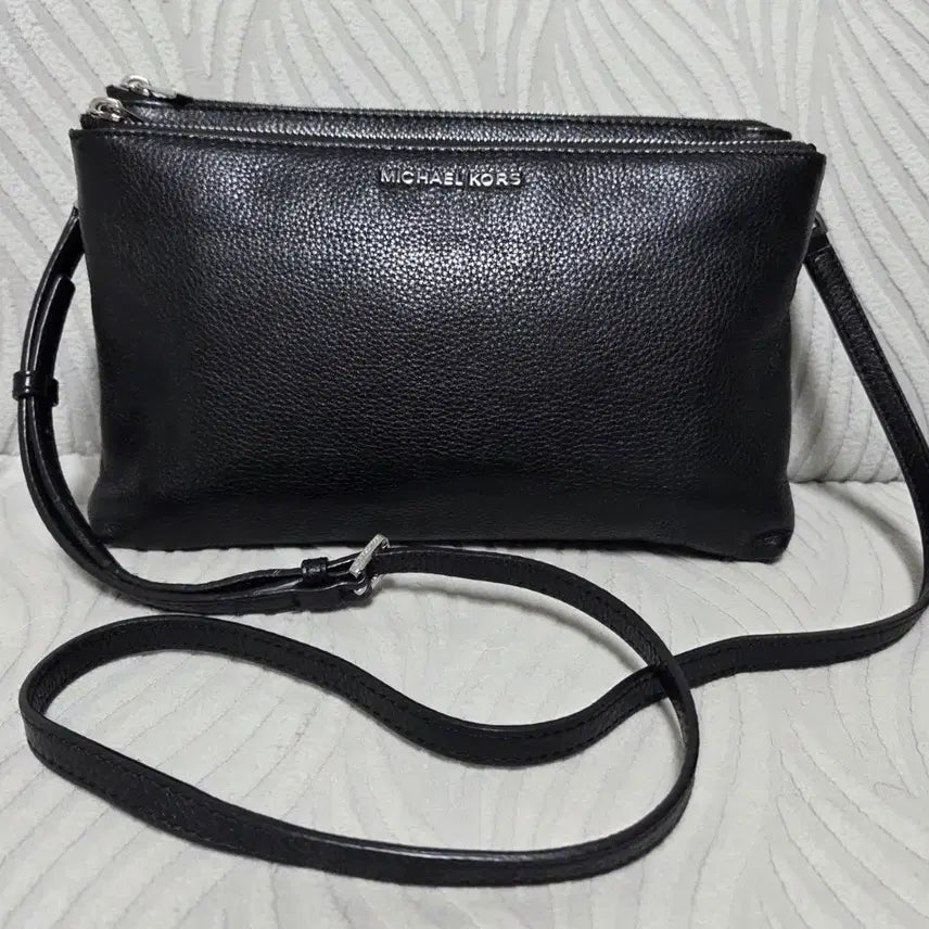 [BUNJANG] Michael Kors Black Leather Crossbody Bag / 마이클코어스 블랙 가죽 크로스백