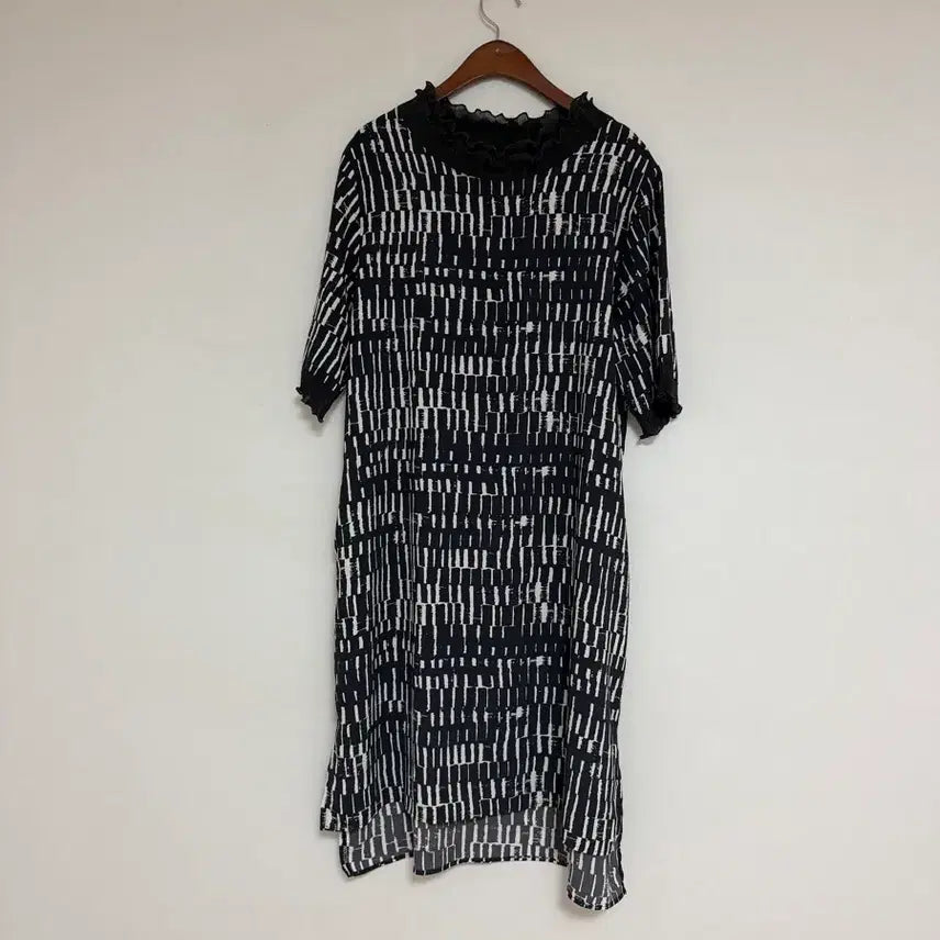 [BUNJANG] Frilled Neck Point Long Dress / 플릴넥 포인트 원피스