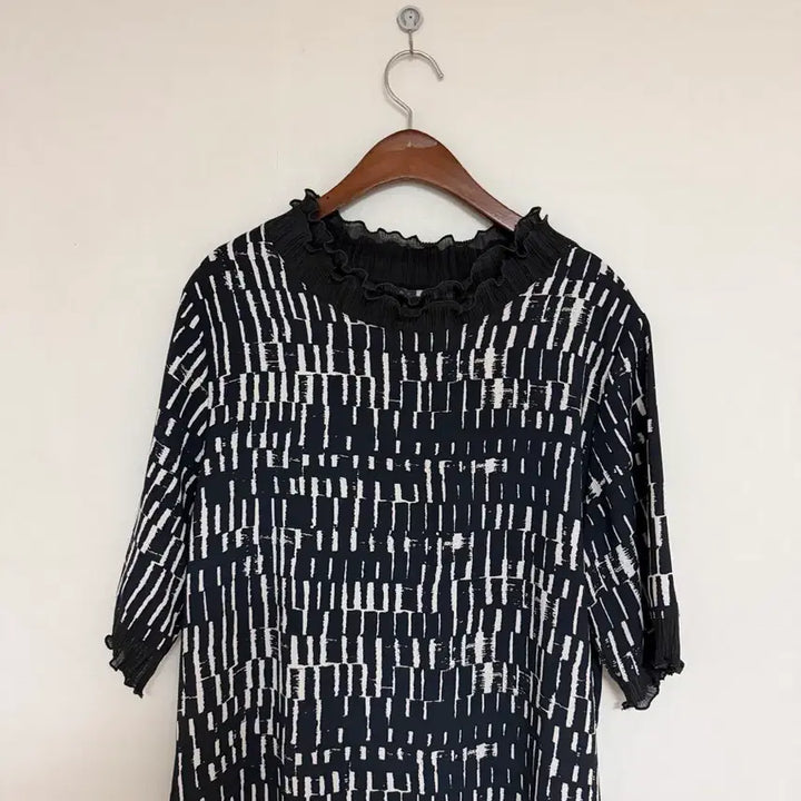 [BUNJANG] Frilled Neck Point Long Dress / 플릴넥 포인트 원피스