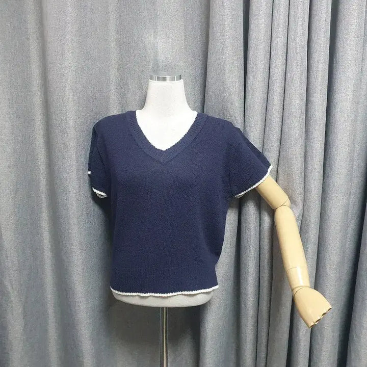 [BUNJANG] Taeri V-Neck Short-Sleeve Knit / 태리 브이넥 반팔니트