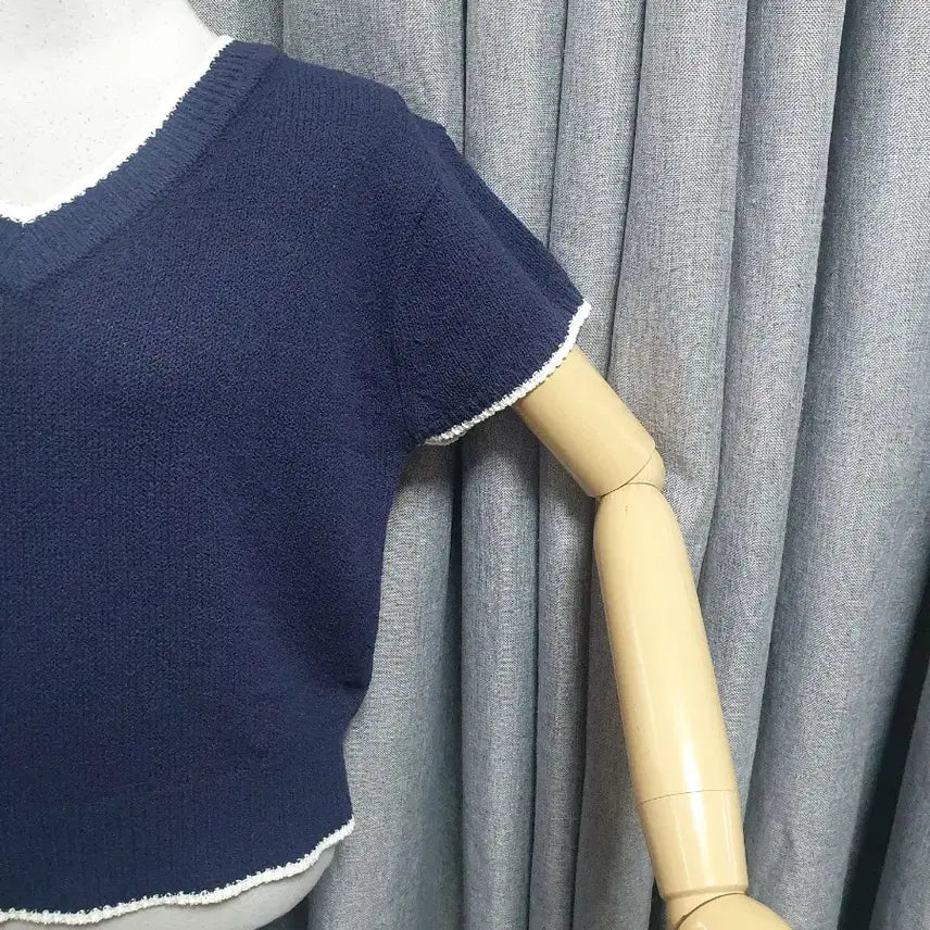 [BUNJANG] Taeri V-Neck Short-Sleeve Knit / 태리 브이넥 반팔니트