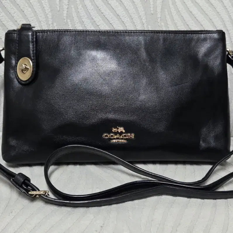 [BUNJANG] Coach Black Leather Crossbody Bag / 코치 블랙 가죽 크로스백