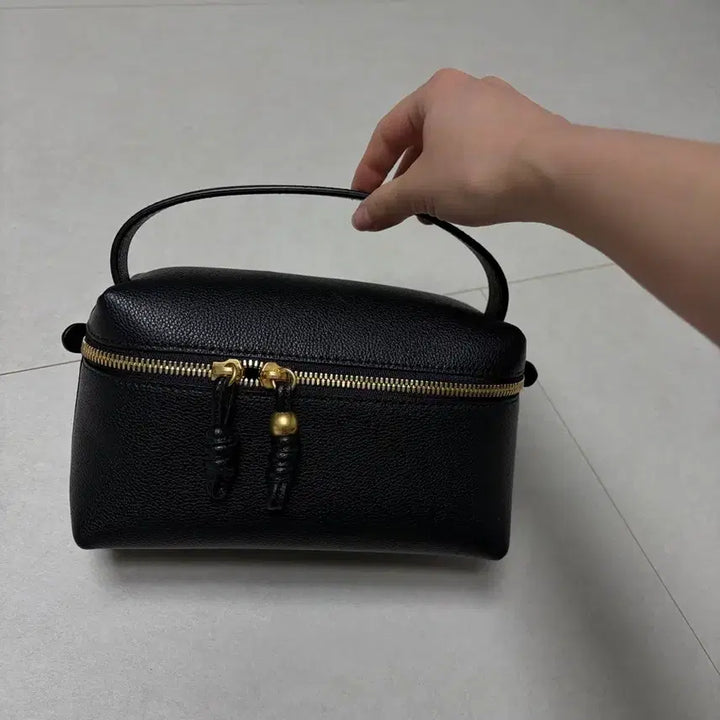 [BUNJANG] TIMELESS (한섬) Volcube Cosmetic Bag / 한섬 볼큐브 코스메틱 백