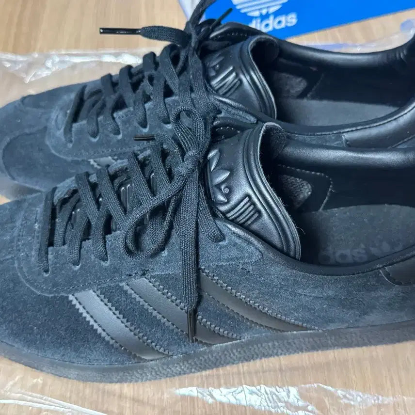 [BUNJANG] Adidas Gazelle Triple Black Sneakers / 아디다스 가젤 트리플블랙 265