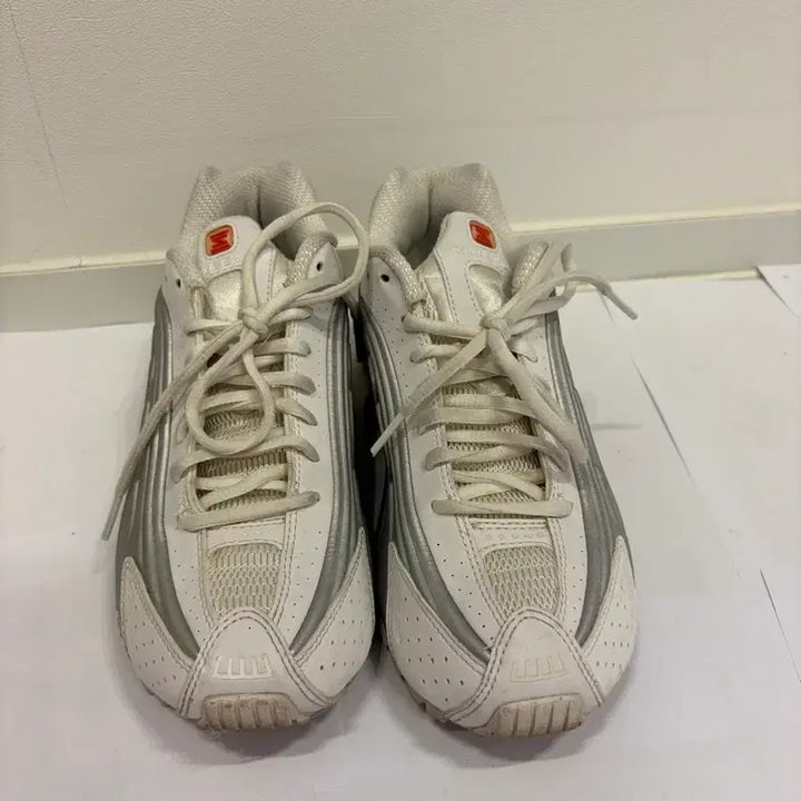 [BUNJANG] Nike Shox R4 White Metallic Silver (245mm) / [w245] 나이키 샥스 R4 화이트 메탈릭 실버
