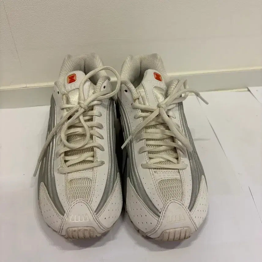 [BUNJANG] Nike Shox R4 White Metallic Silver (245mm) / [w245] 나이키 샥스 R4 화이트 메탈릭 실버
