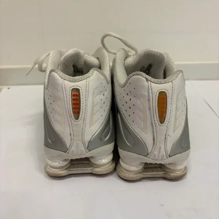 [BUNJANG] Nike Shox R4 White Metallic Silver (245mm) / [w245] 나이키 샥스 R4 화이트 메탈릭 실버