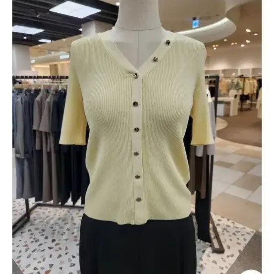 [BUNJANG] LIST V-Neck Knit T-Shirt Yellow Size 55 / 리스트 LIST 반팔 브이넥 니트티 55사이즈 옐로우