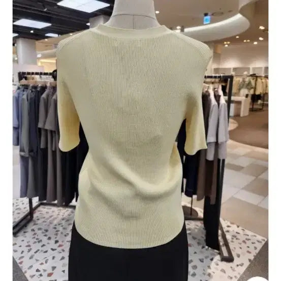 [BUNJANG] LIST V-Neck Knit T-Shirt Yellow Size 55 / 리스트 LIST 반팔 브이넥 니트티 55사이즈 옐로우