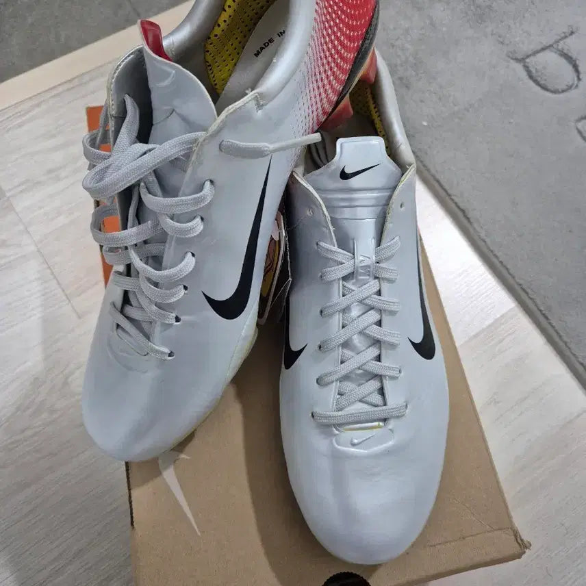 [BUNJANG] Nike Mercurial Vapor 3 FG 260 2006 Retro Unused / [나이키 머큐리얼 베이퍼 3 FG 260 / 2006 레트로 / 미사용