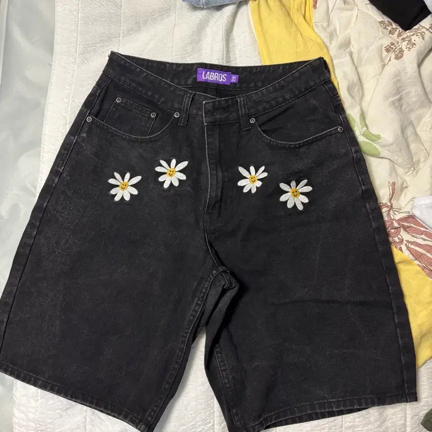 [BUNJANG] Labros Daisy Shorts Black (Size 28) / 라브로스 데이지 쇼츠 28