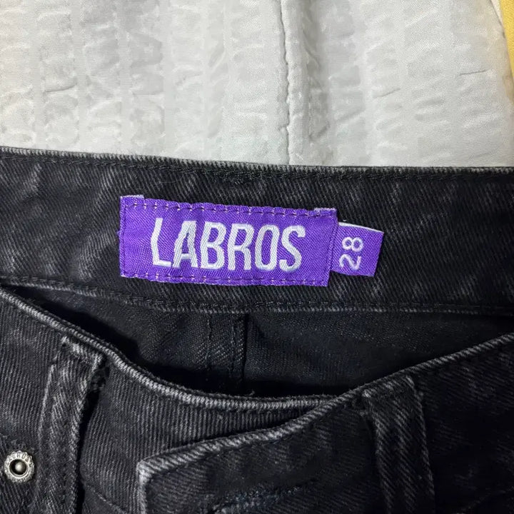 [BUNJANG] Labros Daisy Shorts Black (Size 28) / 라브로스 데이지 쇼츠 28