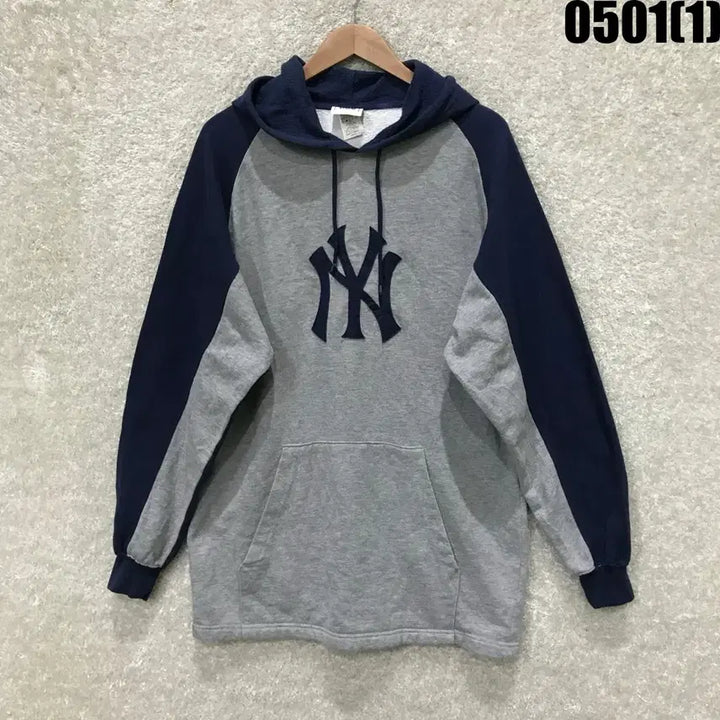 [BUNJANG] Lee New York Yankees Grey/Navy Colorblock Hoodie (M) / LEE 뉴욕 양키스 회색/네이비 후드티 m