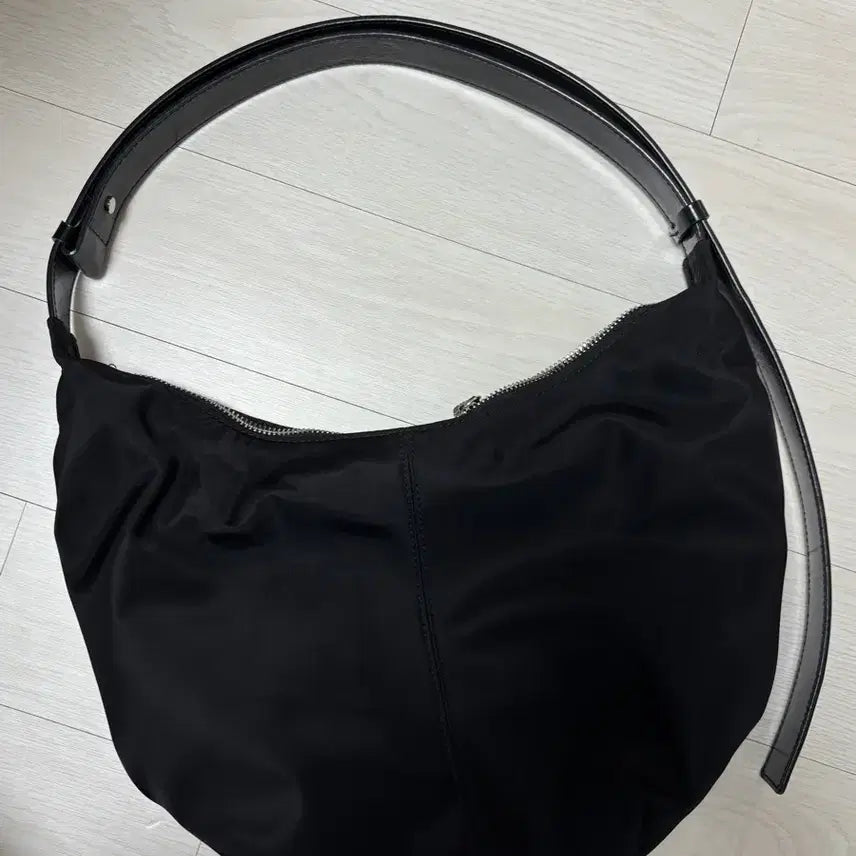 [BUNJANG] Nothing Written Nylon Hobo Bag Black / 낫띵리튼 호보백 나일론 블랙