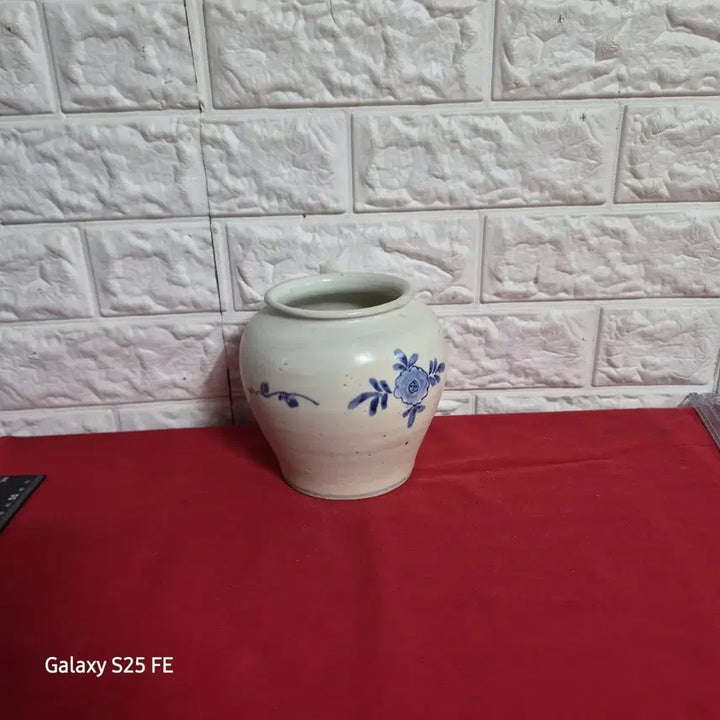 [BUNJANG] Joseon Dynasty White Porcelain Peony-Decorated Long Jar / 백자모란문 긴호