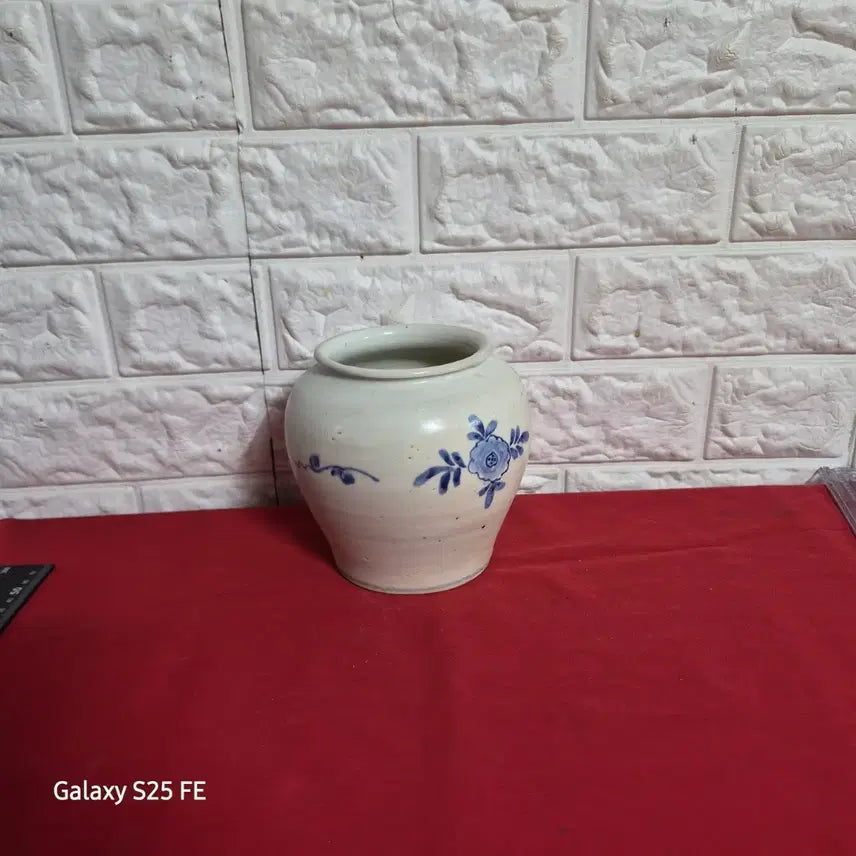 [BUNJANG] Joseon Dynasty White Porcelain Peony-Decorated Long Jar / 백자모란문 긴호