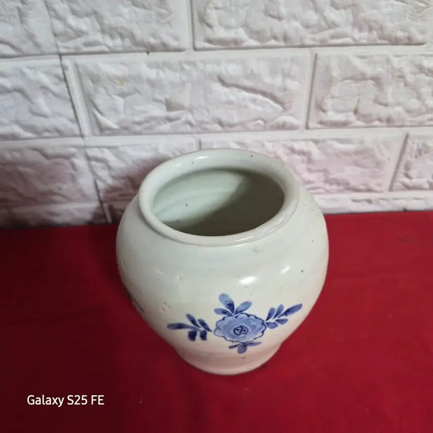 [BUNJANG] Joseon Dynasty White Porcelain Peony-Decorated Long Jar / 백자모란문 긴호