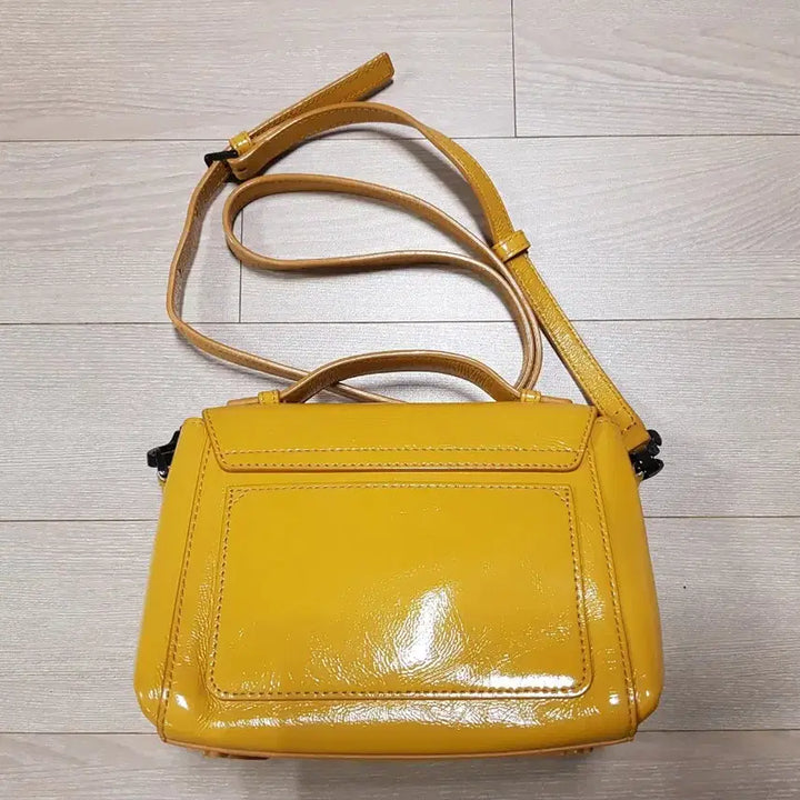 [BUNJANG] Couronne x Lucky Chouette Collaboration Leather Crossbody Bag / 쿠론 럭키슈에뜨 콜라보 가죽 크로스백
