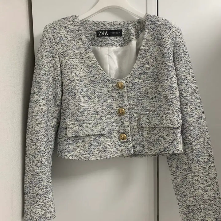 [BUNJANG] Zara Tweed Gold Button Cropped Jacket / 자라 트위드 금장 버튼 자켓
