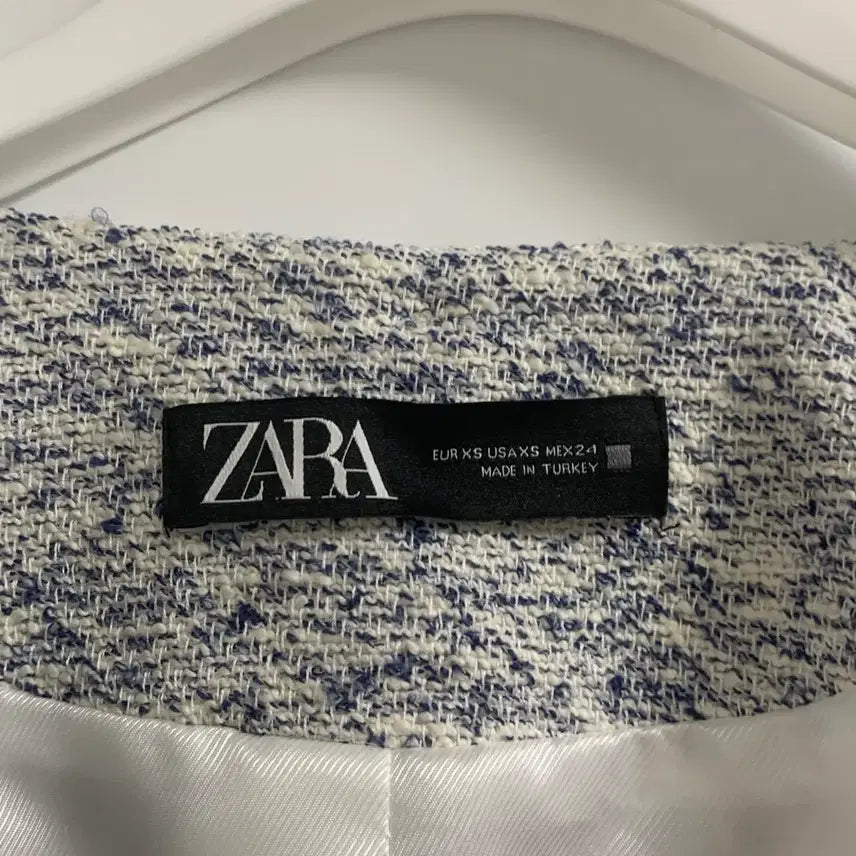 [BUNJANG] Zara Tweed Gold Button Cropped Jacket / 자라 트위드 금장 버튼 자켓