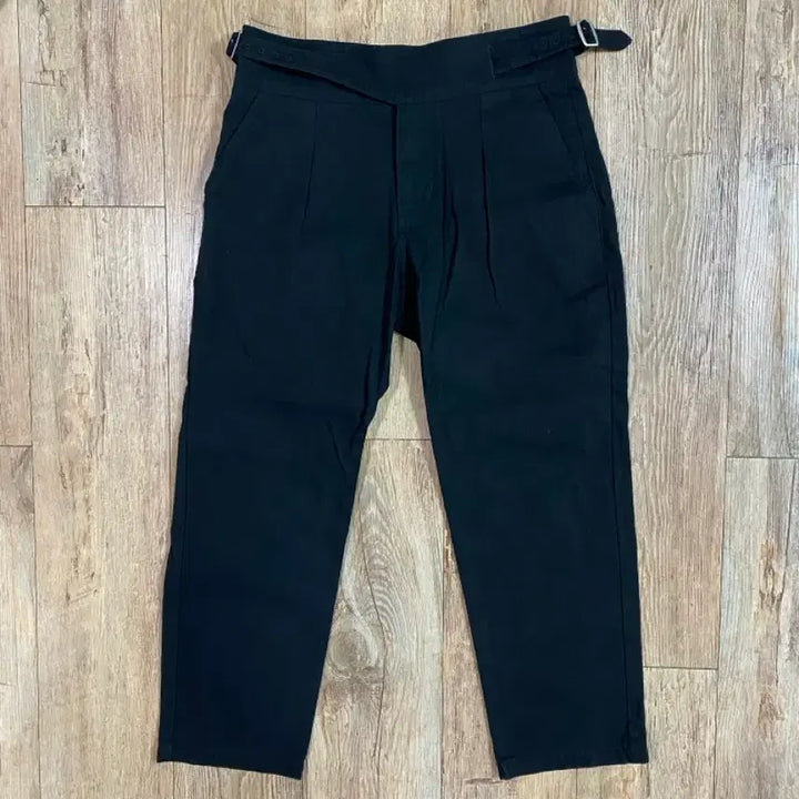 [BUNJANG] Uniform Bridge HBT Herringbone Twill Front Pleats Gurkha Pants Black / 유니폼 브릿지 HBT 헤링본트윌 프론트 플리츠 구르카 구루카 팬츠 블랙