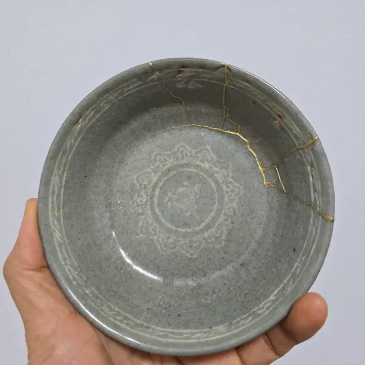 [BUNJANG] Goryeo Celadon Black and White Inlaid Chrysanthemum Design Cup / 고려청자 흑백상감 국화문 잔 골동품