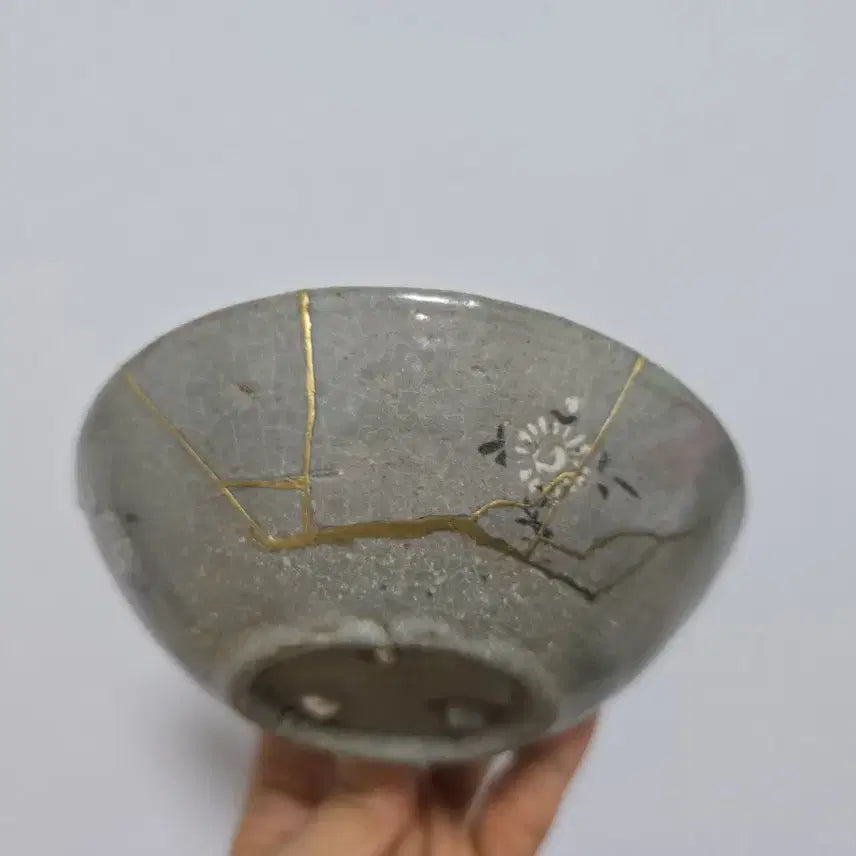 [BUNJANG] Goryeo Celadon Black and White Inlaid Chrysanthemum Design Cup / 고려청자 흑백상감 국화문 잔 골동품