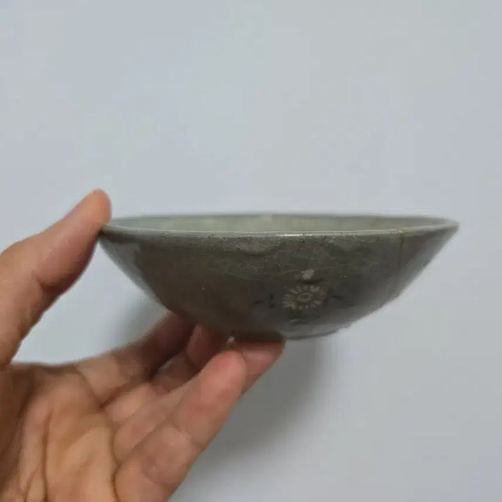 [BUNJANG] Goryeo Celadon Black and White Inlaid Chrysanthemum Design Cup / 고려청자 흑백상감 국화문 잔 골동품