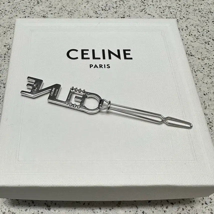[BUNJANG] Celine Crystal Logo Hairpin / Celine 셀린느 크리스탈 로고 헤어핀