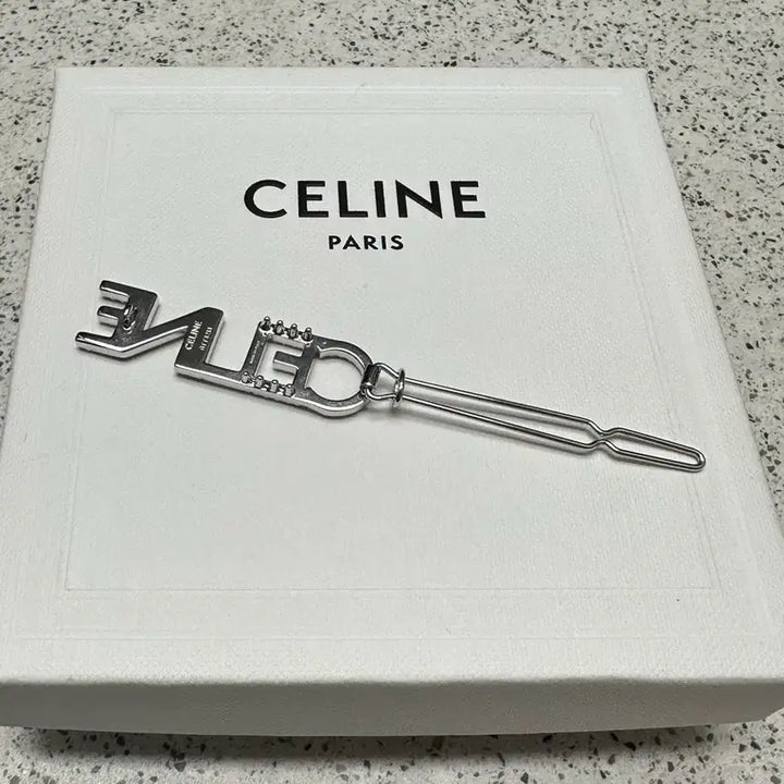 [BUNJANG] Celine Crystal Logo Hairpin / Celine 셀린느 크리스탈 로고 헤어핀