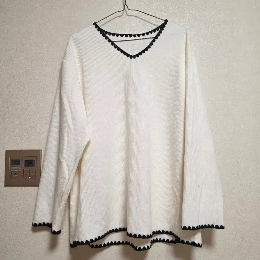 [BUNJANG] Ivory V-Neck Knit Sweater Long Sleeve / 아이보리 V넥 니트 스웨터 긴팔 146번