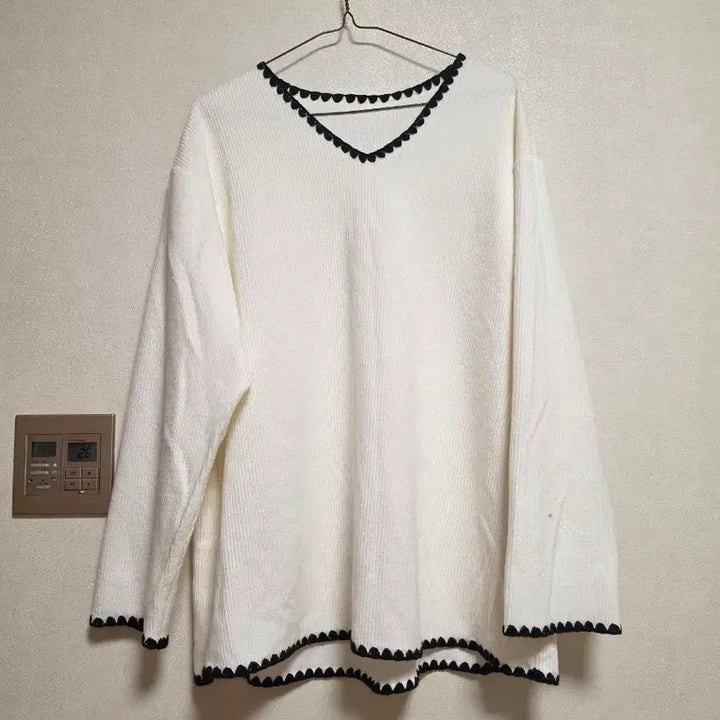[BUNJANG] Ivory V-Neck Knit Sweater Long Sleeve / 아이보리 V넥 니트 스웨터 긴팔 146번