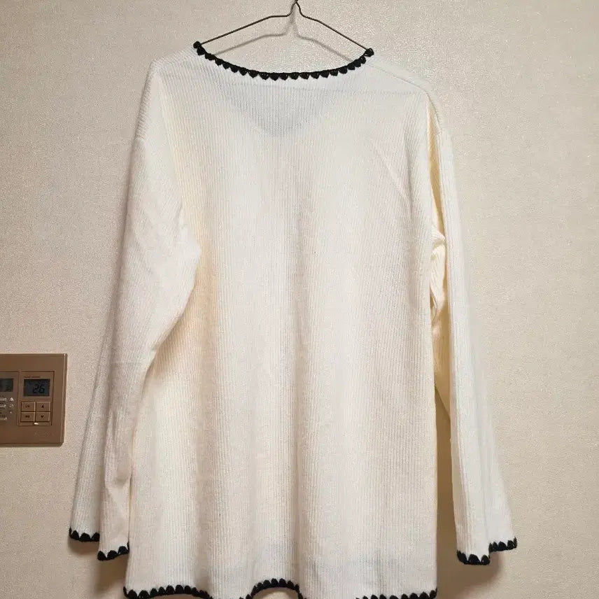 [BUNJANG] Ivory V-Neck Knit Sweater Long Sleeve / 아이보리 V넥 니트 스웨터 긴팔 146번