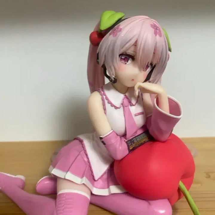 [BUNJANG] Hatsune Miku Sakura Desktop Cherry Cushion Figure / 하츠네 미쿠 사쿠라 데스크탑 체리쿠션 피규어 판매합니다.