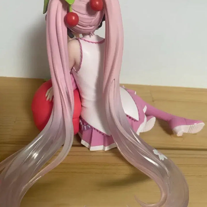 [BUNJANG] Hatsune Miku Sakura Desktop Cherry Cushion Figure / 하츠네 미쿠 사쿠라 데스크탑 체리쿠션 피규어 판매합니다.