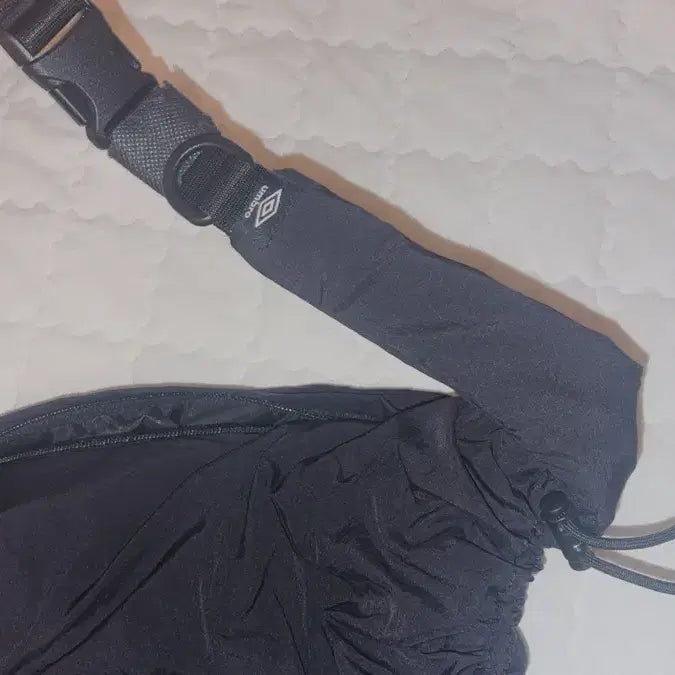 [BUNJANG] Umbro Black Shoulder Bag / 엄브로 블랙 숄더백