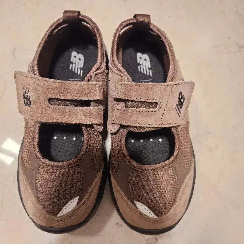 [BUNJANG] New Balance Breeze Mary Jane Suede Sandals Brown / 뉴발란스 브리즈 메리제인 220