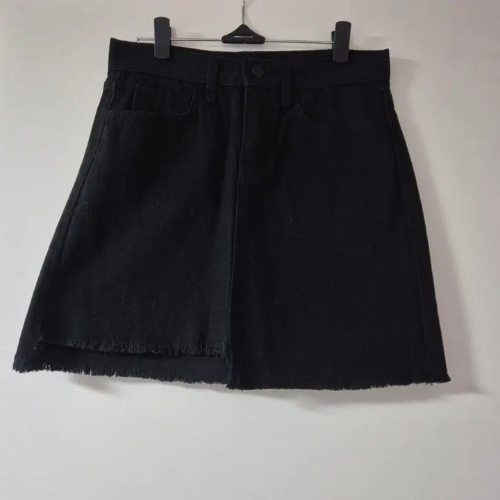 [BUNJANG] Black Denim A-Line Cut-Out Skirt / 블랙 데님 컷팅 A라인 스커트