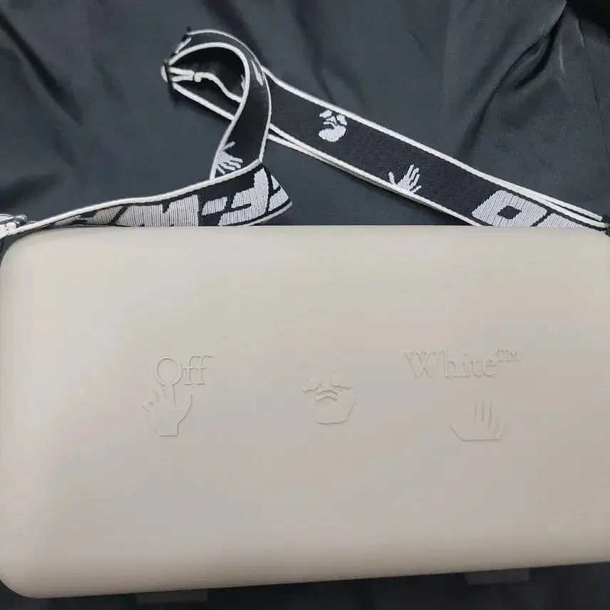 [BUNJANG] Off-White Crossbody Shoulder Bag / 오프화이트 크로스백 숄더백