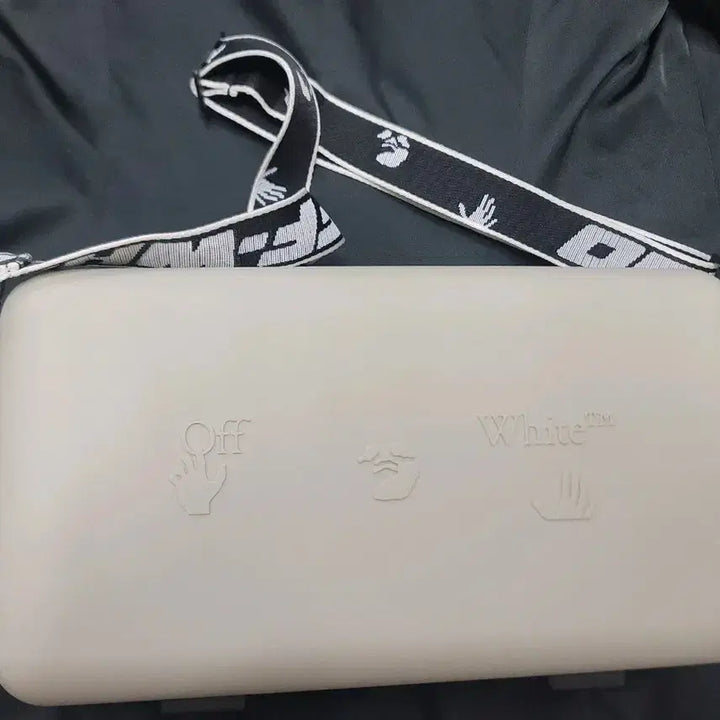 [BUNJANG] Off-White Crossbody Shoulder Bag / 오프화이트 크로스백 숄더백