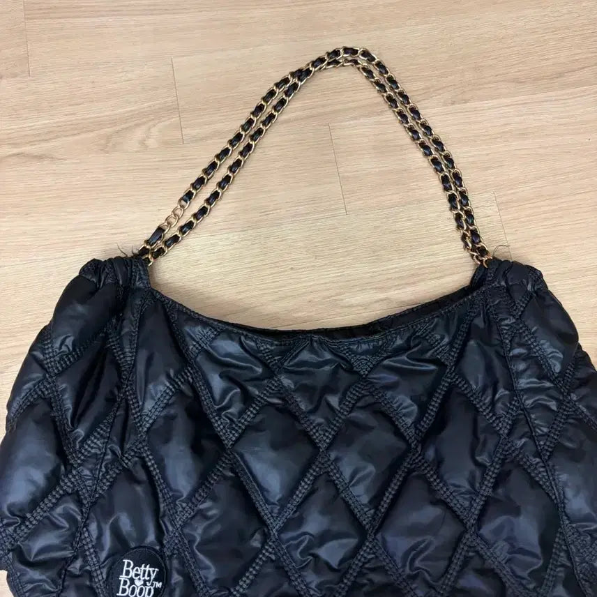 [BUNJANG] Betty Boop Quilting Chain Shoulder Bag / 베티붑 퀄팅 체인 숄더백