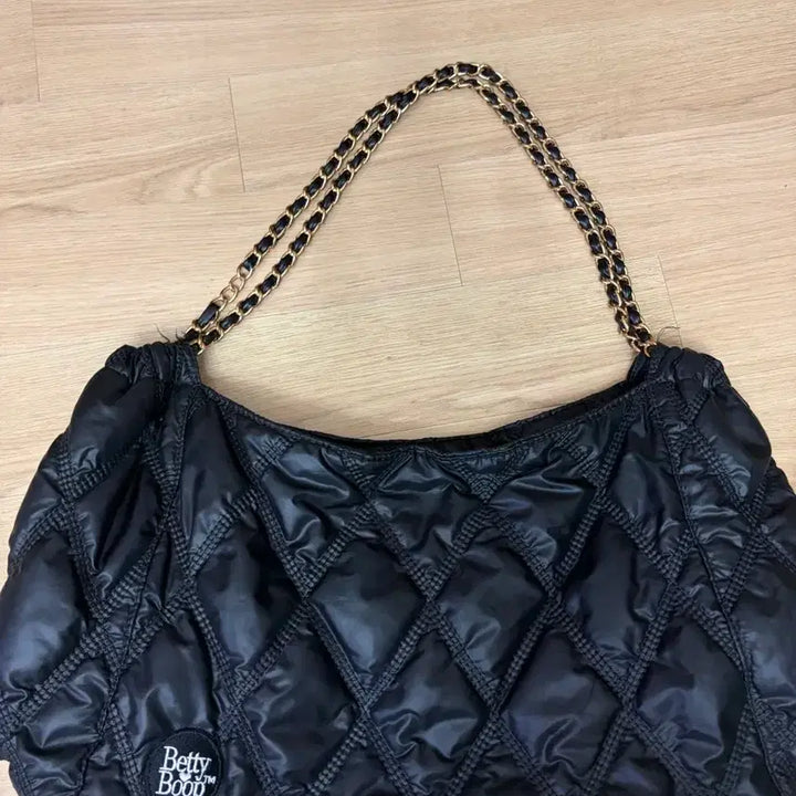 [BUNJANG] Betty Boop Quilting Chain Shoulder Bag / 베티붑 퀄팅 체인 숄더백