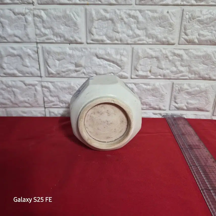 [BUNJANG] Joseon Dynasty White Porcelain Chrysanthemum Octagonal Vase / 백자 국화문 팔각호