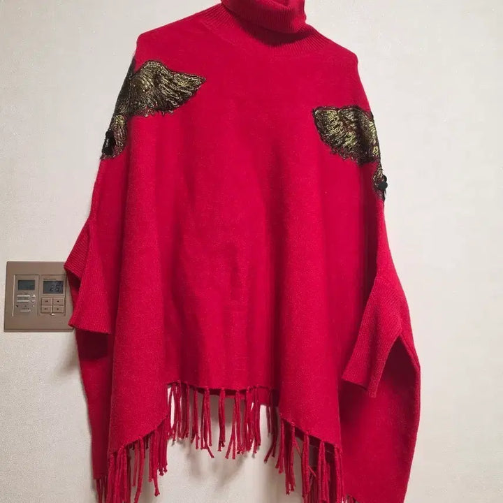[BUNJANG] Red Wing Embroidered Turtleneck Knit Poncho / 레드 윙 자수 터틀넥 니트 폰초
