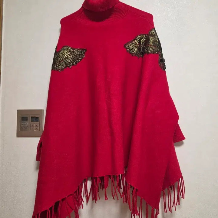 [BUNJANG] Red Wing Embroidered Turtleneck Knit Poncho / 레드 윙 자수 터틀넥 니트 폰초