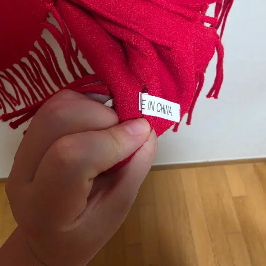 [BUNJANG] Red Wing Embroidered Turtleneck Knit Poncho / 레드 윙 자수 터틀넥 니트 폰초