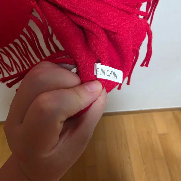 [BUNJANG] Red Wing Embroidered Turtleneck Knit Poncho / 레드 윙 자수 터틀넥 니트 폰초