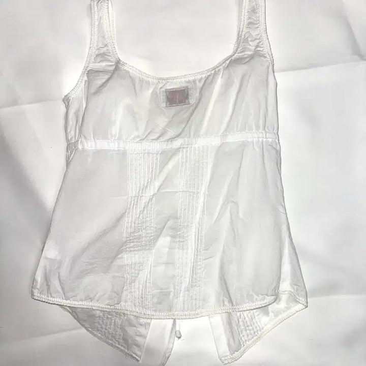 [BUNJANG] Sculptor Pintuck Lounge Sleeveless Top White / 스컬프터) 핀턱 슬리브리스 탑 블라우스