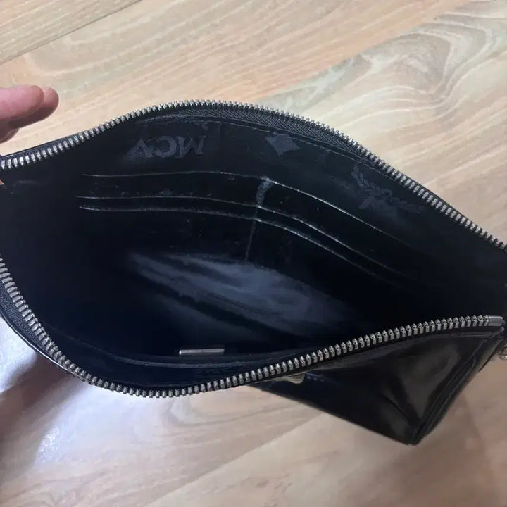 [SOLD OUT] MCM 빈티지 레더 숄더백